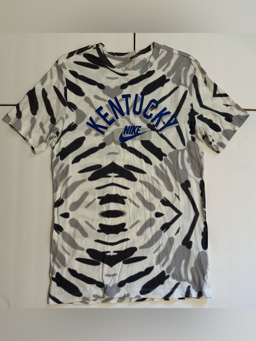 Nike Tee University Of Kentucky Athletic Cut Tie Dye T- Shirt Men’s Small